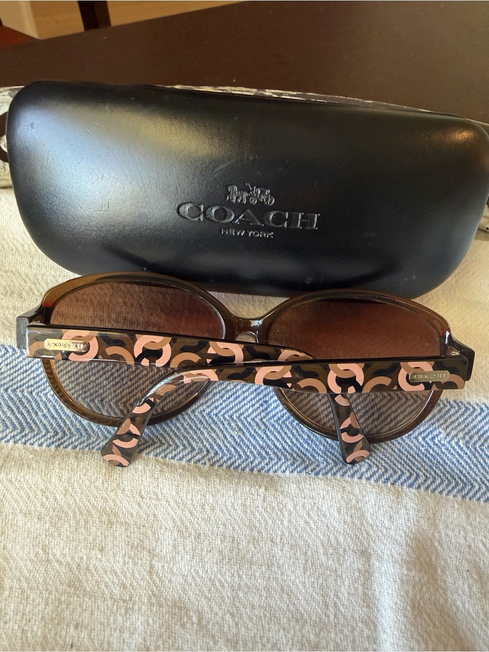 COACH Sunglasses & Case - Petite Size - Brown Tortoiseshell Signature C -S2028.